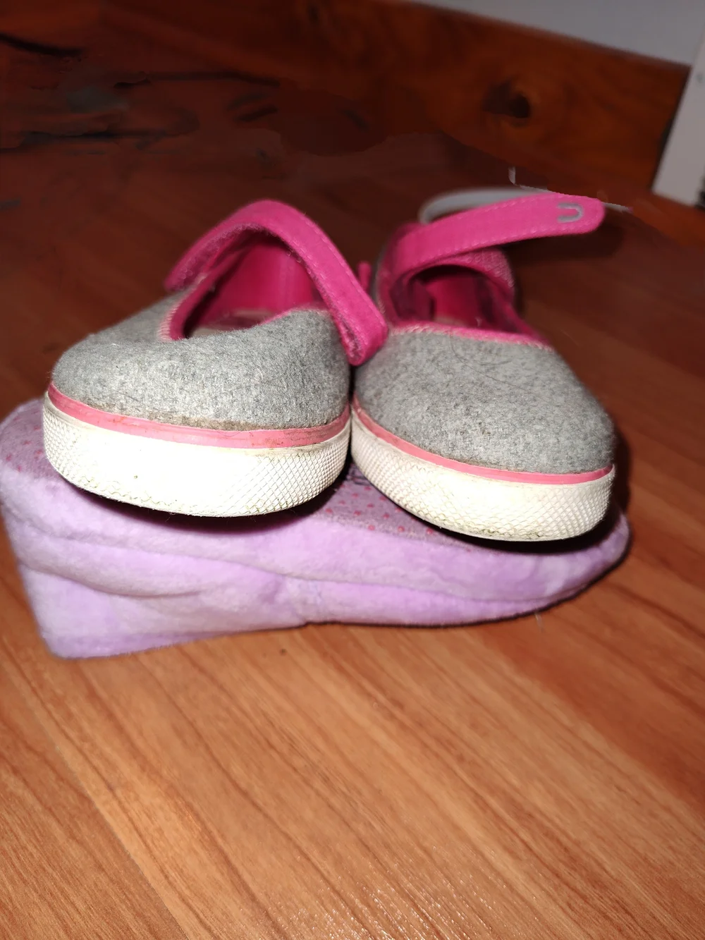 Umi Girls Gray Felt Mary Janes with Pink Trim